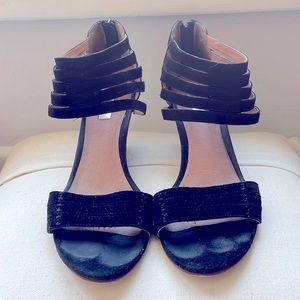 Strappy velvety sexy wedges!